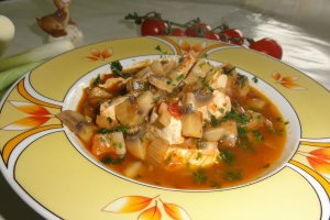 Tocanita de ciuperci cu piept de pui