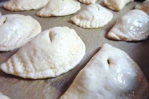Placinte englezesti cu umplutura picanta