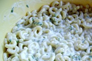 Salata verde cu dressing de maioneza si iaurt