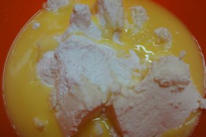 Prajitura cu crema de lichior de oua si portocale