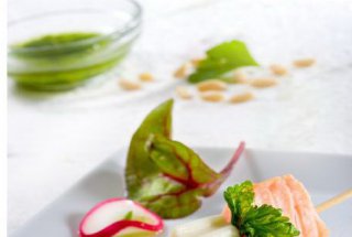 Frigărui de somon cu Miez de Lapte și sos pesto