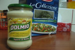 Tagliatelle cu pui si sos de branza