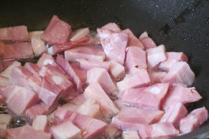 Spaghete cu bacon, ciuperci si cascaval