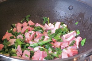 Spaghete cu bacon, ciuperci si cascaval