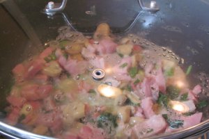 Spaghete cu bacon, ciuperci si cascaval