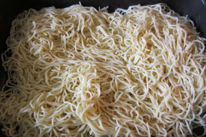 Spaghete cu bacon, ciuperci si cascaval