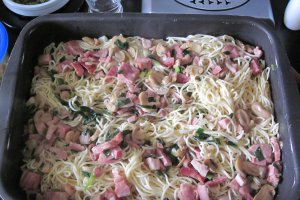 Spaghete cu bacon, ciuperci si cascaval