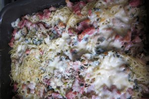 Spaghete cu bacon, ciuperci si cascaval