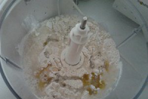 Pizza cu anchoas si mozzarela