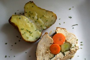 Piept de pui rulat cu legume