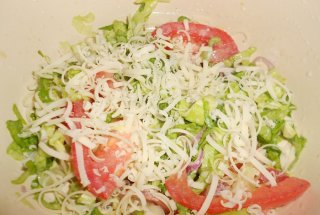 Salata cu cascaval