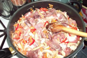 Friptura de porc cu legume si pireu de cartofi