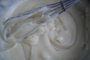 Cremşnit cu frişcă