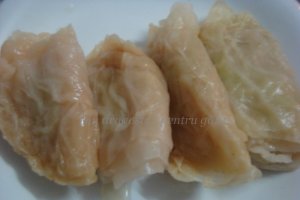 Sarmale de porc cu varză proaspătă (în vas de lut)