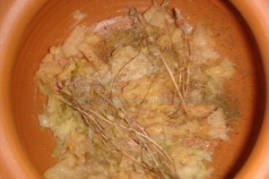 Sarmale de porc cu varză proaspătă (în vas de lut)