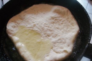 Poftiţi la plăcinteeeeeeeeeeeee!!!!! Cu urdă sau caş cu verdeţuri
