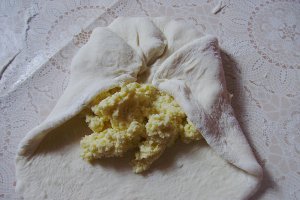 Poftiţi la plăcinteeeeeeeeeeeee!!!!! Cu urdă sau caş cu verdeţuri