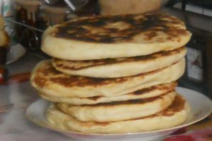Turte cu dulceata de cirese negre