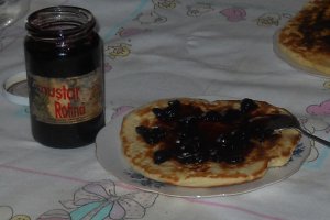 Turte cu dulceata de cirese negre