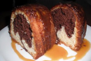 Chec cu cacao si sos caramel