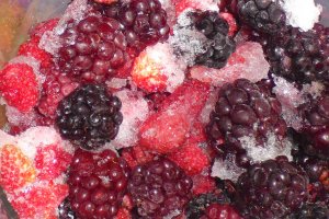 Spuma de fructe de padure cu Miez de Lapte