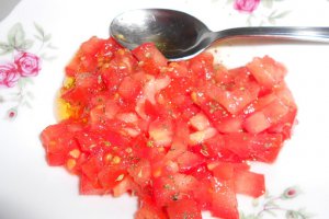 Bruschete cu pomororo e basilico