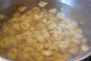 Tortellini cu branza, ciuperci si spanac