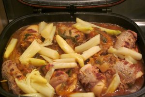 Rulouri de vitel, cu sunca de pui si sparanghel