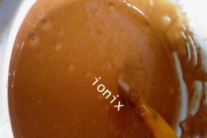 prajitura  cu crema de lapte si glazura de ciocolata