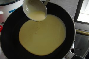 Clatite cu gem de afine si Miez de Lapte