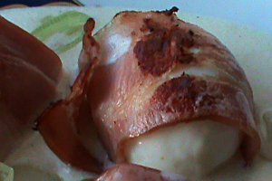 Oua cu bacon in sos de mustar