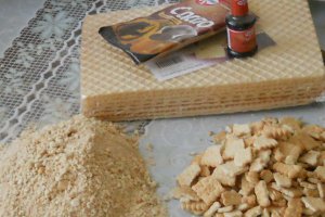 Foi de napolitana cu crema de biscuiti