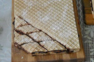 Foi de napolitana cu crema de biscuiti