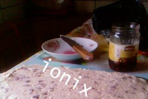 tort cu crema de vanilie si crema de visine