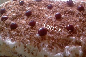 tort cu crema de vanilie si crema de visine
