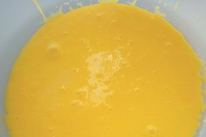 Budinca de biscuiti cu spuma de mango