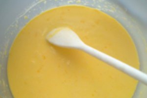 Budinca de biscuiti cu spuma de mango