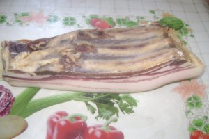 Slănină cu costiţă afumată