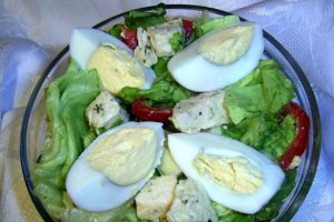 Salata verde cu ou si masline
