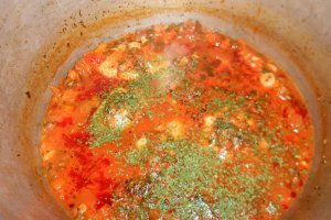 Pulpe de pui cu legume si mamaliguta