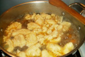 Supa cu legume, ciuperci si galuste din faina