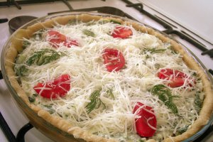 Tarta cu ceapa verde si frunze de ridichi