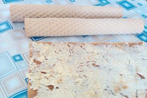 Reteta simpla de rulada cu biscuiti si nuca de cocos, desert perfect pentru zilele speciale