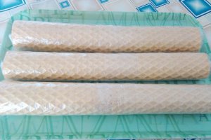Reteta simpla de rulada cu biscuiti si nuca de cocos, desert perfect pentru zilele speciale