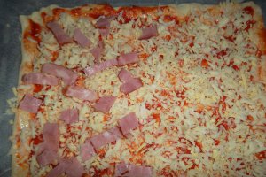 Pizza în stil româno-italian