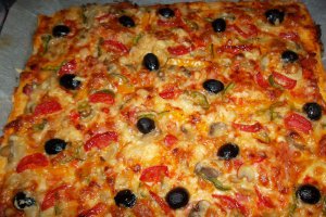 Pizza în stil româno-italian