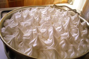 Tarta cu lamaie si bezea