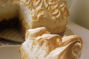 Tarta cu lamaie si bezea