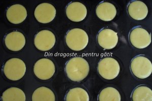 Mini-madlene cu rom, portocală şi cardamon