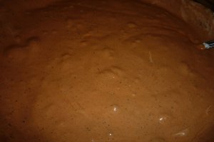 Tort de ciocolata cu frisca si zmeura